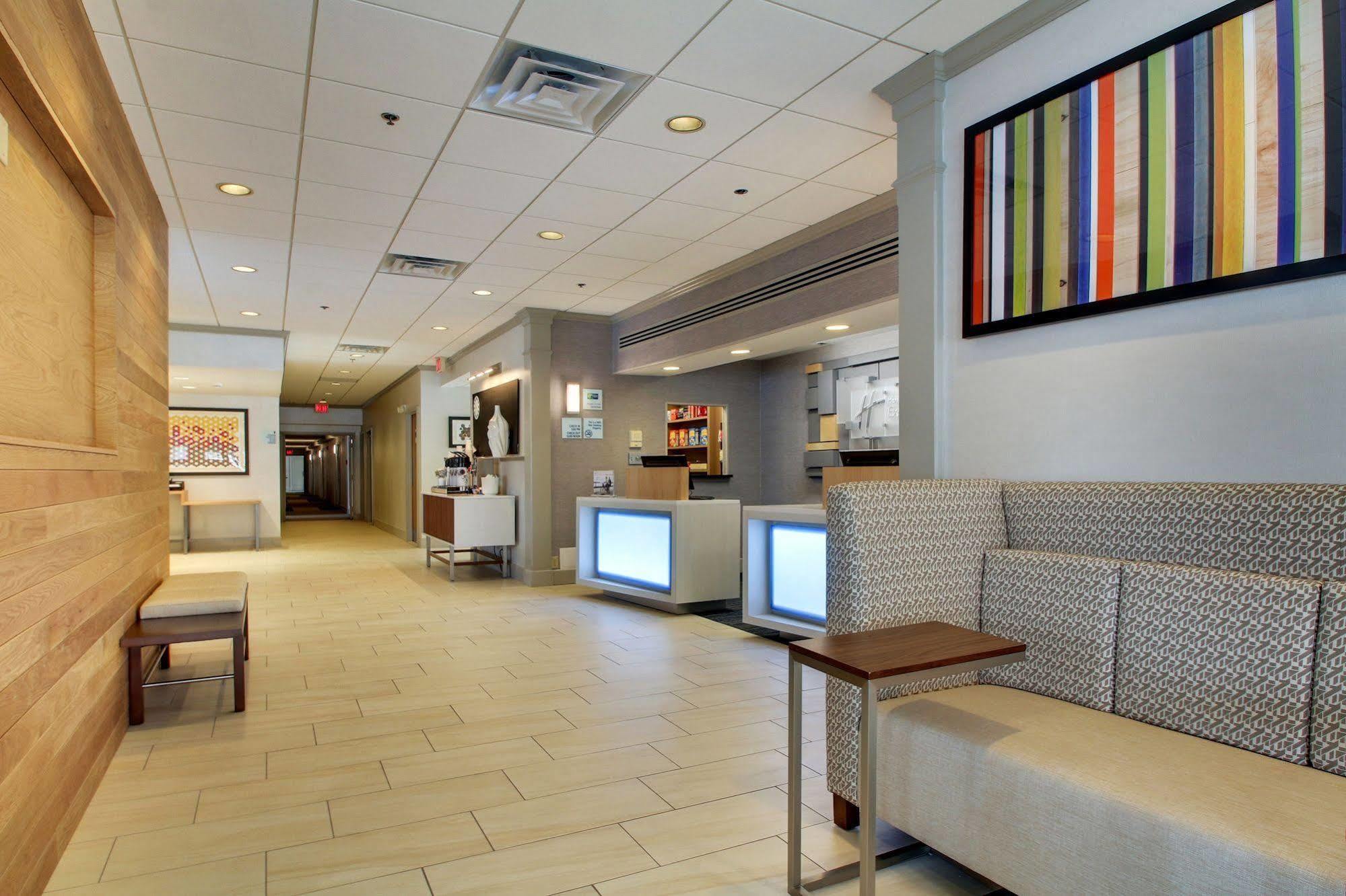 Holiday Inn Express Poughkeepsie By Ihg Kültér fotó